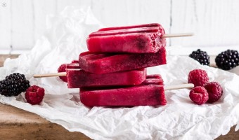 Fruchtige Beeren-Popsicles – ein Blitzrezept